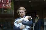 Amsterdam 20 april 2011
Rutger Castricum met vrouw en baby op terras.
Peter Smulders bv