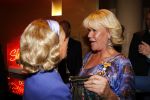 Amsterdam 17 april 2011
Sheila de Vries krijgt uit handen van burgemeester Eberhard v d Laan een koninklijke onderscheiding op haar feestje in het hilton. Sheila met man en zoon
Peter Smulders bv