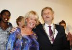 Amsterdam 17 april 2011
Sheila de Vries krijgt uit handen van burgemeester Eberhard v d Laan een koninklijke onderscheiding op haar feestje in het hilton.
Peter Smulders bv