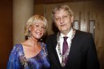 Amsterdam 17 april 2011
Sheila de Vries krijgt uit handen van burgemeester Eberhard v d Laan een koninklijke onderscheiding op haar feestje in het hilton.
Peter Smulders bv