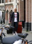 Amsterdam 26 april 2011
Steve te Pas met koffers op straat in Amsterdam.
Peter Smulders bv