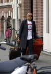 Amsterdam 26 april 2011
Steve te Pas met koffers op straat in Amsterdam.
Peter Smulders bv