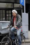 Amsterdam 14 april 2011
Theodor Holman op de fiets.
Peter Smulders bv