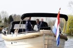 Nigtevecht 10 april 2011
Wolter Kroes met zijn vrouw zoon en vrienden aan het varen op de vecht.
Peter Smulders bv