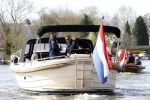 Nigtevecht 10 april 2011
Wolter Kroes met zijn vrouw zoon en vrienden aan het varen op de vecht.
Peter Smulders bv