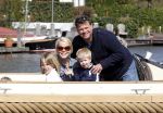 Nigtevecht 10 april 2011
Wolter Kroes met zijn vrouw zoon en vrienden aan het varen op de vecht.
Peter Smulders bv