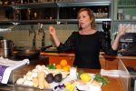 Amsterdam Duivendrecht 25 april 2012
Leontine Borsato en Angela Groothuizen koken tegen elkaar ivm 2x per dag groete en fruit campagne.
Peter Smulders bv