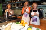 Amsterdam Duivendrecht 25 april 2012
Leontine Borsato en Angela Groothuizen koken tegen elkaar ivm 2x per dag groete en fruit campagne.
Peter Smulders bv