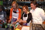 Amsterdam Duivendrecht 25 april 2012
Leontine Borsato en Angela Groothuizen koken tegen elkaar ivm 2x per dag groete en fruit campagne.
Peter Smulders bv