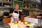 Amsterdam Duivendrecht 25 april 2012
Leontine Borsato en Angela Groothuizen koken tegen elkaar ivm 2x per dag groete en fruit campagne.
Peter Smulders bv