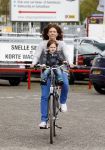 Nieuwegein 26 april 2012
Barbara Barend en haar zoon Seb bij presentatie fiets waarvan gedeelt opbrengst naar MKI gaat.
Peter Smulders bv