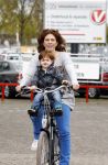 Nieuwegein 26 april 2012
Barbara Barend en haar zoon Seb bij presentatie fiets waarvan gedeelt opbrengst naar MKI gaat.
Peter Smulders bv