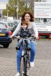 Nieuwegein 26 april 2012
Barbara Barend en haar zoon Seb bij presentatie fiets waarvan gedeelt opbrengst naar MKI gaat.
Peter Smulders bv