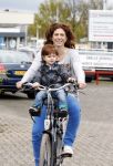 Nieuwegein 26 april 2012
Barbara Barend en haar zoon Seb bij presentatie fiets waarvan gedeelt opbrengst naar MKI gaat.
Peter Smulders bv