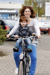 Nieuwegein 26 april 2012
Barbara Barend en haar zoon Seb bij presentatie fiets waarvan gedeelt opbrengst naar MKI gaat.
Peter Smulders bv