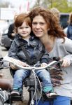 Nieuwegein 26 april 2012
Barbara Barend en haar zoon Seb bij presentatie fiets waarvan gedeelt opbrengst naar MKI gaat.
Peter Smulders bv