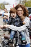 Nieuwegein 26 april 2012
Barbara Barend en haar zoon Seb bij presentatie fiets waarvan gedeelt opbrengst naar MKI gaat.
Peter Smulders bv