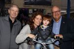 Nieuwegein 26 april 2012
Barbara Barend en haar zoon Seb bij presentatie fiets waarvan gedeelt opbrengst naar MKI gaat. Frits Barend en Harold Robles
Peter Smulders bv
