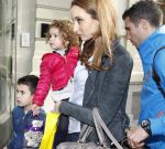 Lausanne, 17 en 18 Mei 2012
Trainingskamp Nederlands elftal op weg naar EK 2012
Robin v Persie samen met zijn vrouw Bouchra v Persie en hun kinderen
Foto Peter Smulders BV