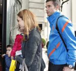 Lausanne, 17 en 18 Mei 2012
Trainingskamp Nederlands elftal op weg naar EK 2012
Robin v Persie samen met zijn vrouw Bouchra v Persie en hun kinderen
Foto Peter Smulders BV