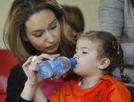 Lausanne, 17 en 18 Mei 2012
Trainingskamp Nederlands elftal op weg naar EK 2012
Robin v Persie samen met zijn vrouw Bouchra v Persie en hun kinderen
Foto Peter Smulders BV