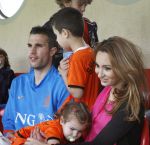 Lausanne, 17 en 18 Mei 2012
Trainingskamp Nederlands elftal op weg naar EK 2012
Robin v Persie samen met zijn vrouw Bouchra v Persie en hun kinderen
Foto Peter Smulders BV