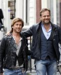 Amsterdam 24 april 2012
Presentatie l Homo met Linda de Mol en op de cover kussend Thijs Romer en Tygo Gernandt. Carlo Boszhard met vriend
Peter Smulders bv