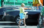 Monaco 7 mei 2012
Connie Breukhoven en haar nieuwe vriend Ben Angelier vier met zijn kinderen en vrienden zijn 60e verjaardag. Ze vertrekken bij zijn huis / appartement met rolls royce cabrio.
Peter Smulders bv