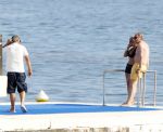 Cannes 10 mei 2012
Connie Breukhoven met haar nieuwe vriend Ben Angelier bij de strandtent van het Carlton Hotel in Cannes.
Peter Smulders bv