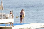 Cannes 10 mei 2012
Connie Breukhoven met haar nieuwe vriend Ben Angelier bij de strandtent van het Carlton Hotel in Cannes.
Peter Smulders bv