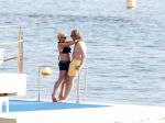 Cannes 10 mei 2012
Connie Breukhoven met haar nieuwe vriend Ben Angelier bij de strandtent van het Carlton Hotel in Cannes.
Peter Smulders bv
