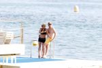 Cannes 10 mei 2012
Connie Breukhoven met haar nieuwe vriend Ben Angelier bij de strandtent van het Carlton Hotel in Cannes.
Peter Smulders bv