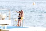 Cannes 10 mei 2012
Connie Breukhoven met haar nieuwe vriend Ben Angelier bij de strandtent van het Carlton Hotel in Cannes.
Peter Smulders bv