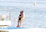 Cannes 10 mei 2012
Connie Breukhoven met haar nieuwe vriend Ben Angelier bij de strandtent van het Carlton Hotel in Cannes.
Peter Smulders bv