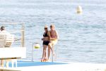 Cannes 10 mei 2012
Connie Breukhoven met haar nieuwe vriend Ben Angelier bij de strandtent van het Carlton Hotel in Cannes.
Peter Smulders bv