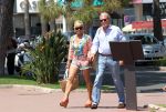 Cannes 10 mei 2012
Connie Breukhoven met haar nieuwe vriend Ben Angelier bij de strandtent van het Carlton Hotel in Cannes.
Peter Smulders bv