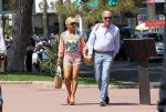 Cannes 10 mei 2012
Connie Breukhoven met haar nieuwe vriend Ben Angelier bij de strandtent van het Carlton Hotel in Cannes.
Peter Smulders bv
