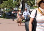 Cannes 10 mei 2012
Connie Breukhoven met haar nieuwe vriend Ben Angelier bij de strandtent van het Carlton Hotel in Cannes.
Peter Smulders bv