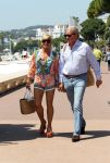 Cannes 10 mei 2012
Connie Breukhoven met haar nieuwe vriend Ben Angelier bij de strandtent van het Carlton Hotel in Cannes.
Peter Smulders bv