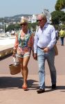 Cannes 10 mei 2012
Connie Breukhoven met haar nieuwe vriend Ben Angelier bij de strandtent van het Carlton Hotel in Cannes.
Peter Smulders bv