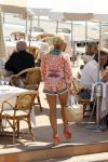 Cannes 10 mei 2012
Connie Breukhoven met haar nieuwe vriend Ben Angelier bij de strandtent van het Carlton Hotel in Cannes.
Peter Smulders bv