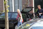 Amsterdam 14 mei 2012
Cor Bakker en zijn vriendin zijn de auto van de dochter van Cor aan het wassen.
Peter Smulders bv