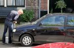 Amsterdam 14 mei 2012
Cor Bakker en zijn vriendin zijn de auto van de dochter van Cor aan het wassen.
Peter Smulders bv