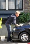 Amsterdam 14 mei 2012
Cor Bakker en zijn vriendin zijn de auto van de dochter van Cor aan het wassen.
Peter Smulders bv