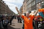 Amsterdam 14 mei 2012
Dries Roelvink zingt zijn liedje over het nederlands elftal op de albert Cuyp markt.
Peter Smulders bv