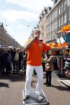 Amsterdam 14 mei 2012
Dries Roelvink zingt zijn liedje over het nederlands elftal op de albert Cuyp markt.
Peter Smulders bv