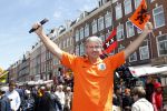 Amsterdam 14 mei 2012
Dries Roelvink zingt zijn liedje over het nederlands elftal op de albert Cuyp markt.
Peter Smulders bv