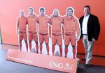 Amsterdam 15 mei 2012
Rene Froger krijgt uit handen van ING CEO Nick Jue de eerste oranje single overhandigt en de nieuweste commercial van ING ivm het EK wordt getoond .Edwin Bredius
Peter Smulders bv