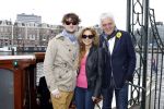 Amsterdam 20 april 2012
Jan Slagter gaat met de winnaars van het songfestival 2011
Ell en Nikki uit Azerbeidzjan varen op de amsterdamse grachten.
Peter Smulders bv