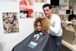 Hoofddorp 14 mei 2012
Kapper Hanni Hanna knipt Fajah lourens. Hanni knipt vele voetballers en bn ers.
Peter Smulders bv